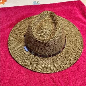 Wallaroo women’s Stylish Woven Paper Braid Hat with Band. One Size.